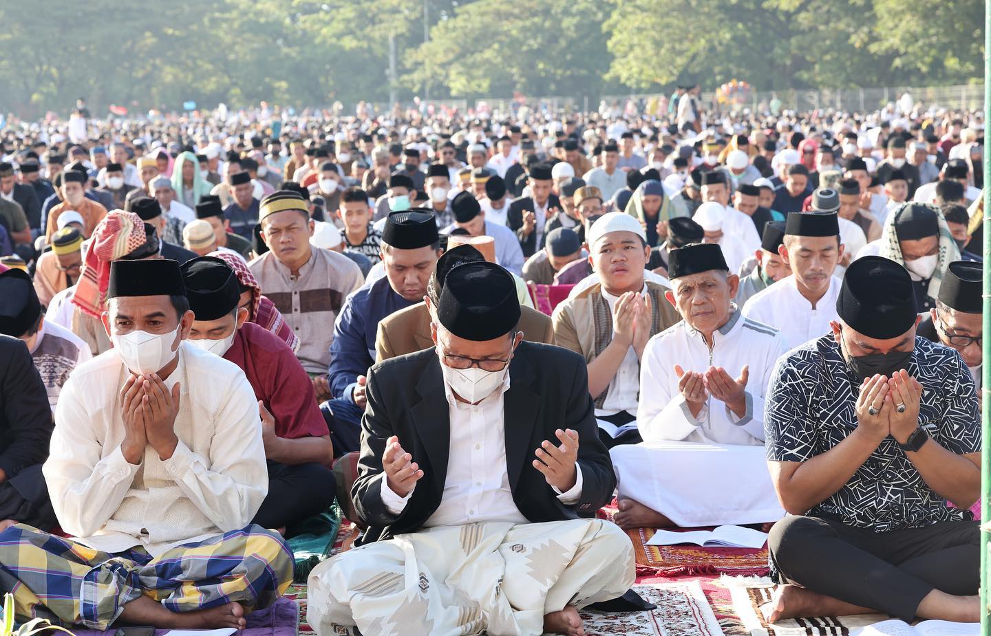 Wali Kota dan Ketua DPRD Makassar Salat Idul Fitri di Lapangan Karebosi